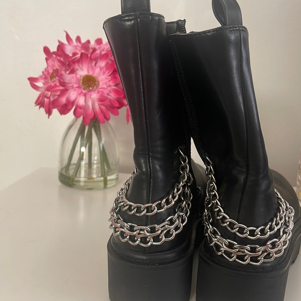 Beautiful black boots! Size 7.